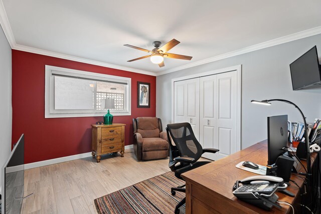 office area featuring ceiling fan, baseboards, ornamental molding, and light wood finished floors