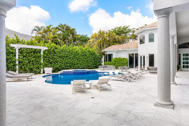 5784 Vintage Oaks Cir, Delray Beach, FL 33484 - view of swimming pool with a patio and a pool with connected hot tub
