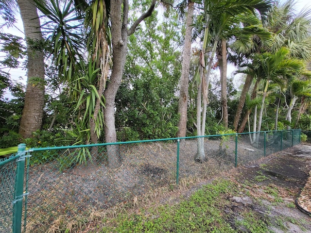 5105 E 1st Sq SW, Vero Beach, FL 32968 - view of yard featuring fence