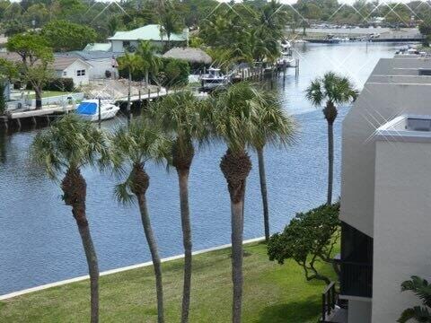 15 Royal Palm Way Unit 505, Boca Raton, FL 33432 - view of water feature