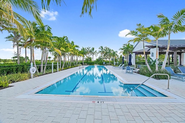 12408 Banner Ct, Palm Beach Gardens, FL 33412 - community pool with a patio area