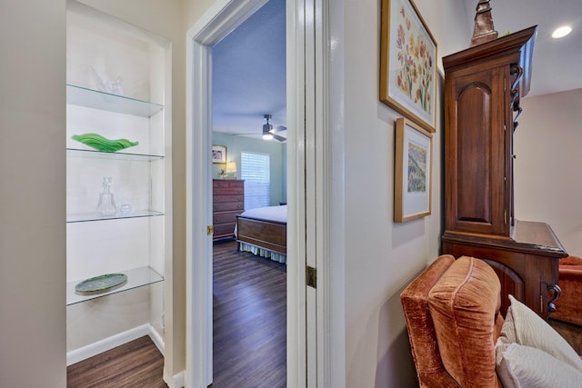 527 10th Ct, Vero Beach, FL 32962 - hall featuring dark wood-type flooring and baseboards