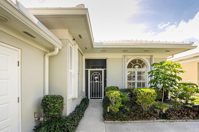 8483 Beaconhill Rd, Palm Beach Gardens, FL 33410 - doorway to property with stucco siding