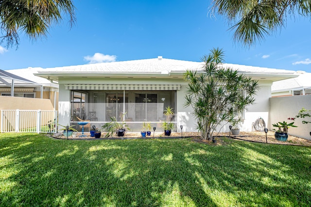 8483 Beaconhill Rd, Palm Beach Gardens, FL 33410 - view of front facade featuring a sunroom and stucco siding