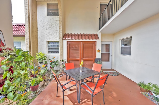view of patio with outdoor dining area