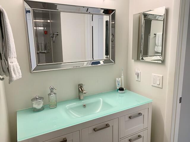 6562 Boca Del Mar Dr Unit 527, Boca Raton, FL 33433 - bathroom featuring vanity