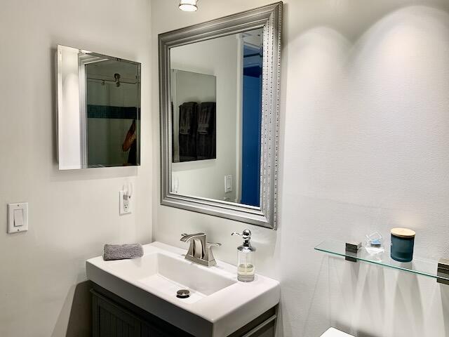 6562 Boca Del Mar Dr Unit 527, Boca Raton, FL 33433 - bathroom featuring vanity