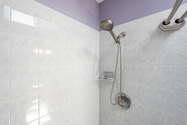 2266 SW Monterrey Ln, Port Saint Lucie, FL 34953 - full bath with a tile shower