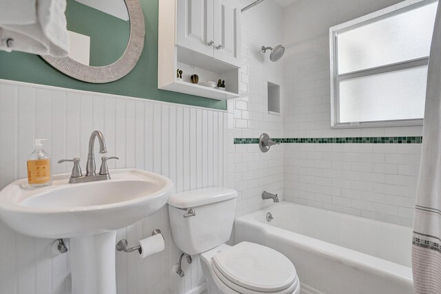 1008 SE 3rd St, Boynton Beach, FL 33435 - bathroom featuring toilet, a wainscoted wall, shower / tub combo with curtain, and a sink