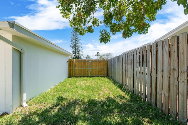 2771 NE 53rd St, Lighthouse Point, FL 33064 - view of yard featuring a fenced backyard
