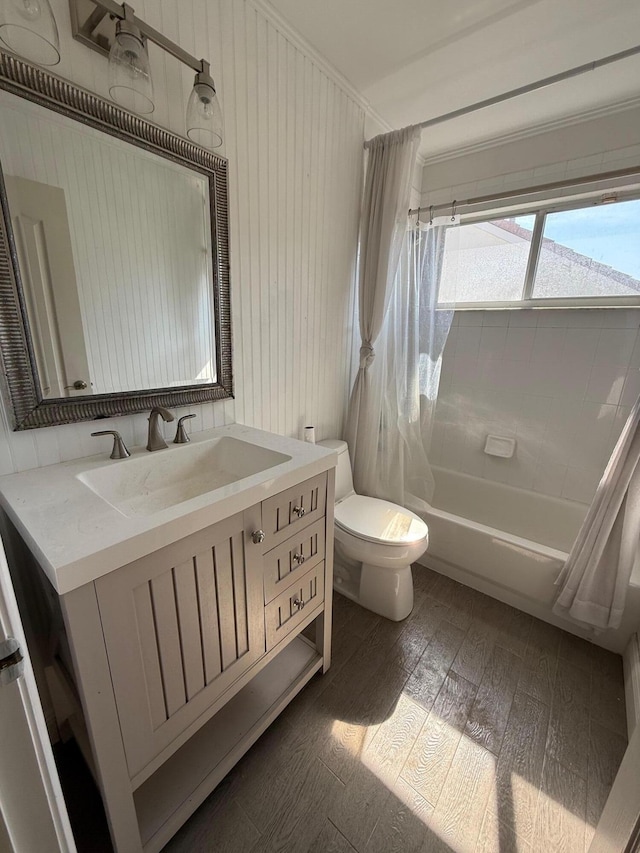 bathroom featuring wood finished floors, toilet, shower / bath combo, vanity, and crown molding