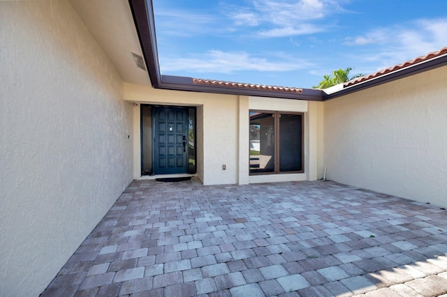 4770 Fox Hunt Trl, Boca Raton, FL 33487 - entrance to property featuring stucco siding and a patio area