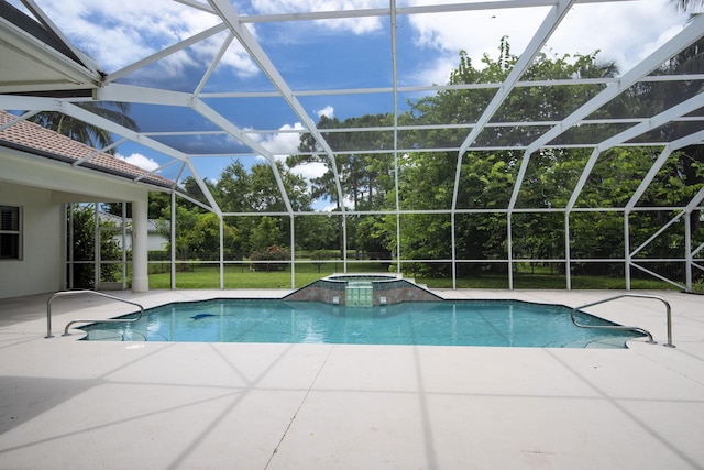 8280 Woodsmuir Dr, Palm Beach Gardens, FL 33412 - view of pool featuring a patio area, a pool with connected hot tub, and a lanai
