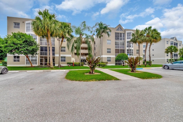 5910 Morningstar Cir Unit 401, Delray Beach, FL 33484 - view of property with uncovered parking