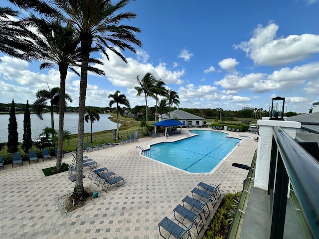 8926 Agliana Cir, Boynton Beach, FL 33472 - community pool with fence, a water view, and a patio area