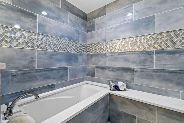 252 Legendary Cir, Palm Beach Gardens, FL 33418 - bathroom with a garden tub