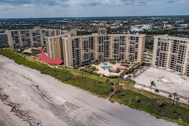 drone / aerial view with a view of city