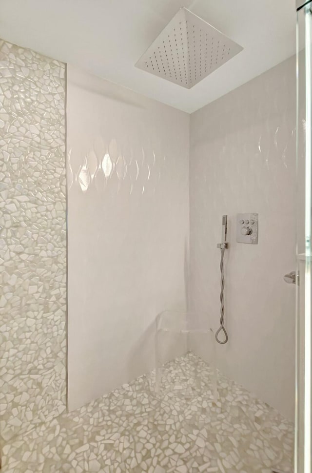 5749 Gemstone Ct Unit 404, Boynton Beach, FL 33437 - bathroom featuring a tile shower