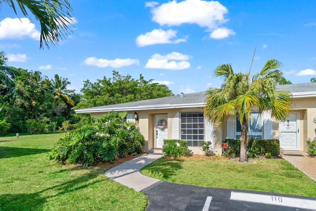 13756 Via Flora Unit A, Delray Beach, FL 33484 - view of front of property featuring a front yard and stucco siding