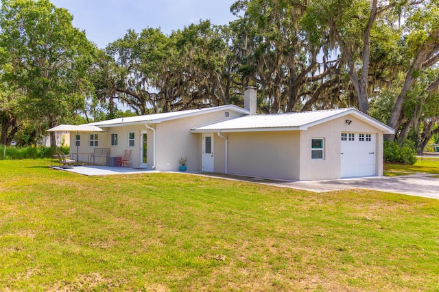 2675 SW 24th Ave, Okeechobee, FL 34974 - view of front of house featuring a chimney, a front yard, stucco siding, and driveway