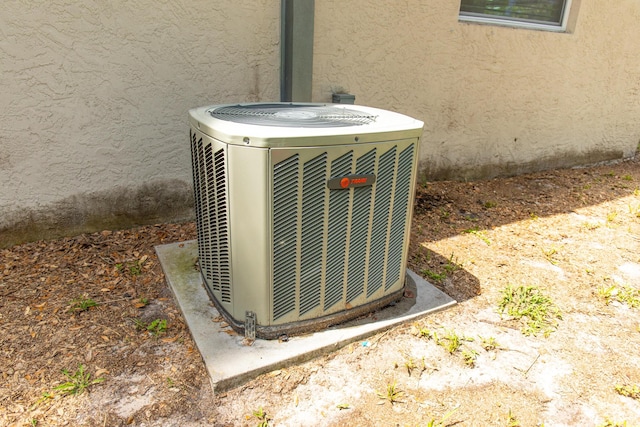 2675 SW 24th Ave, Okeechobee, FL 34974 - exterior view of cooling unit and stucco siding
