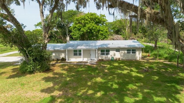 2675 SW 24th Ave, Okeechobee, FL 34974 - single story home featuring a front yard and metal roof