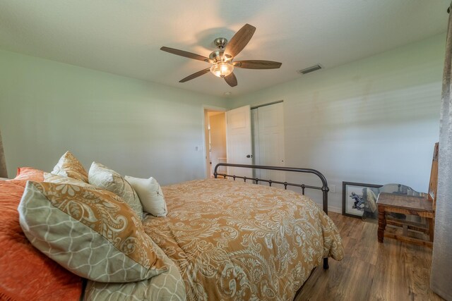 2675 SW 24th Ave, Okeechobee, FL 34974 - bedroom featuring wood finished floors, a ceiling fan, and baseboards