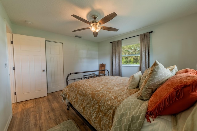 2675 SW 24th Ave, Okeechobee, FL 34974 - bedroom featuring wood finished floors, a ceiling fan, and a closet