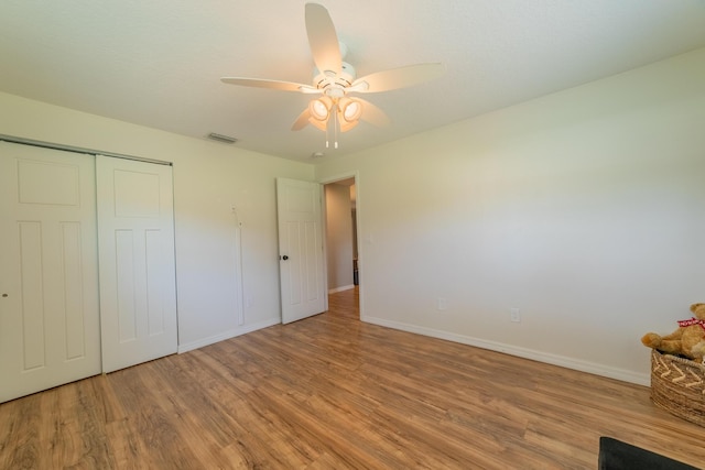 2675 SW 24th Ave, Okeechobee, FL 34974 - unfurnished bedroom featuring light wood-style floors, baseboards, a closet, and ceiling fan