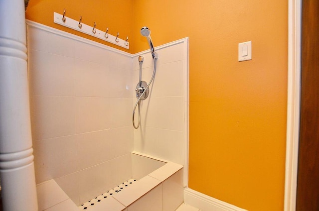 283 NE Sagamore Terrace, Port Saint Lucie, FL 34983 - bathroom with a tile shower