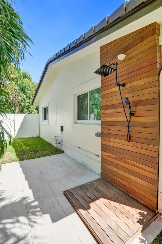 3821 NE 29th Ave, Lighthouse Point, FL 33064 - rear view of property with stucco siding and fence
