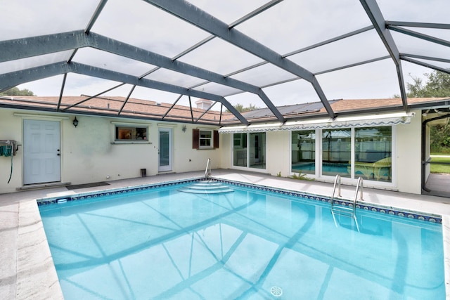 1904 6th Ave SE, Vero Beach, FL 32962 - pool with a patio area and glass enclosure