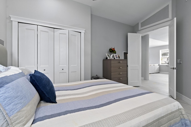 17744 Candlewood Ter, Boca Raton, FL 33487 - bedroom featuring baseboards, vaulted ceiling, wood finished floors, and a closet