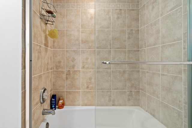 bathroom with tub / shower combination