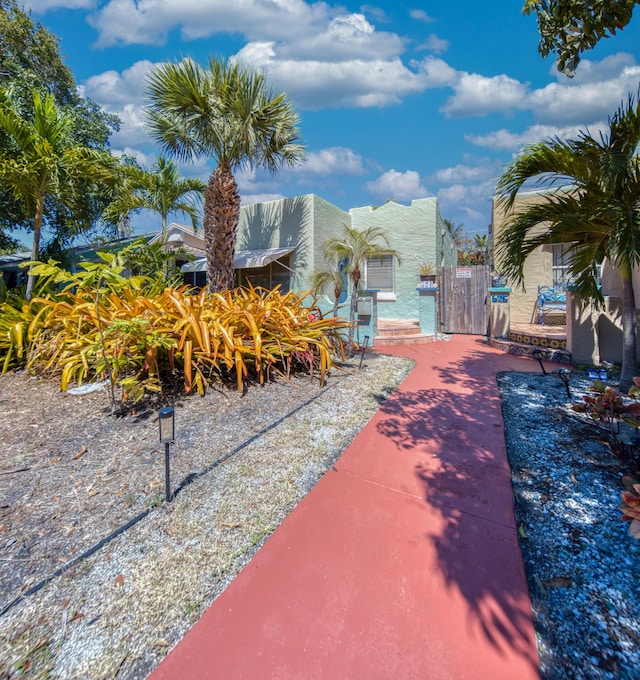 524 S K St, Lake Worth Beach, FL 33460 - view of property's community featuring fence