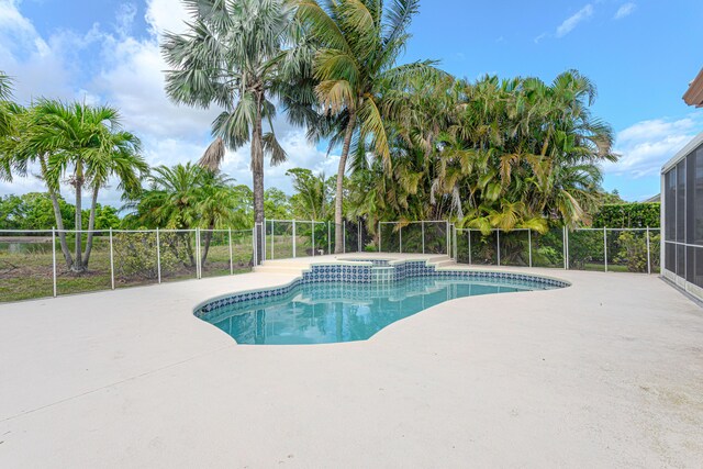 541 NW Pine Sap Pl, Jensen Beach, FL 34957 - view of swimming pool featuring an in-ground hot tub and a patio area