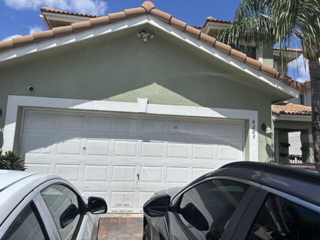 6207 Adriatic Way, West Palm Beach, FL 33413 - view of garage