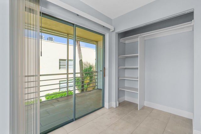 entryway featuring tile patterned flooring and baseboards