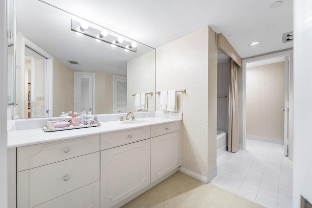 100 Lakeshore Dr Unit 1557, North Palm Beach, FL 33408 - bathroom with a bathing tub, wallpapered walls, vanity, baseboards, and visible vents