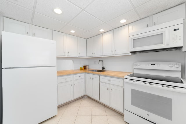 kitchen with recessed lighting, a sink, a paneled ceiling, and white appliances