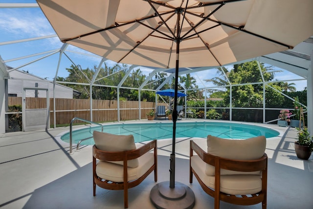 620 NE 15th Pl, Boynton Beach, FL 33435 - view of swimming pool featuring a patio area and a lanai