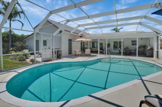 620 NE 15th Pl, Boynton Beach, FL 33435 - outdoor pool featuring a patio, an outdoor living space, a lanai, and a ceiling fan