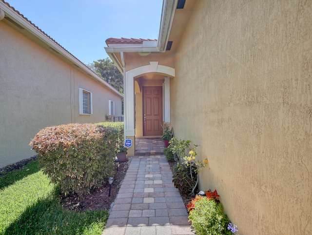 view of exterior entry featuring stucco siding