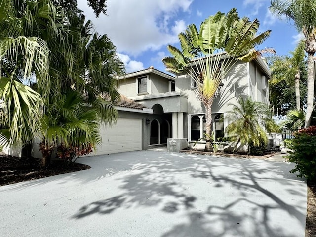 view of front of home with stucco siding and concrete driveway