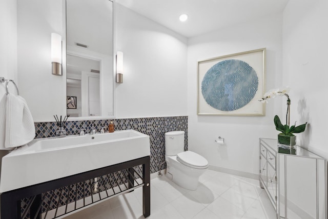 bathroom featuring toilet, visible vents, and baseboards