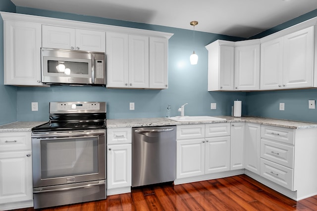 6117 Old Court Rd Unit 135, Boca Raton, FL 33433 - kitchen with stainless steel appliances, a sink, dark wood-type flooring, decorative light fixtures, and white cabinetry