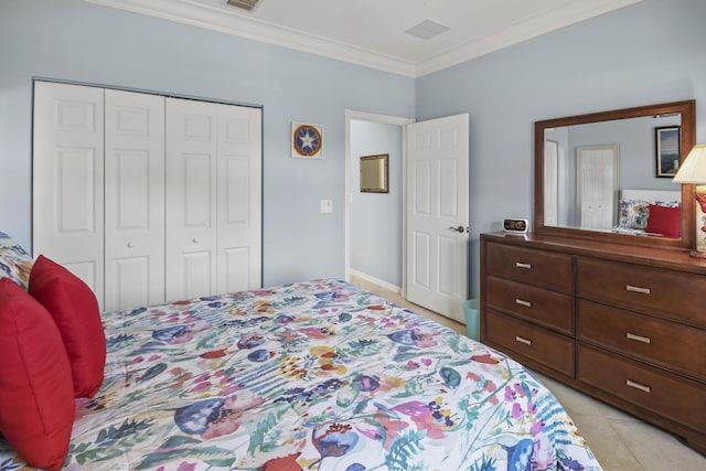 bedroom featuring visible vents, light tile patterned floors, baseboards, a closet, and ornamental molding