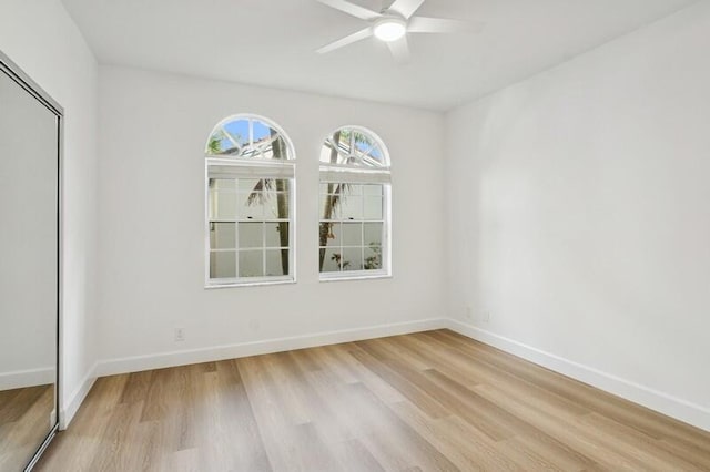 unfurnished room featuring light wood-style flooring, ceiling fan, and baseboards
