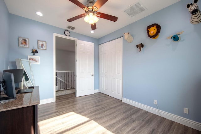 unfurnished bedroom featuring baseboards, wood finished floors, a closet, recessed lighting, and ceiling fan