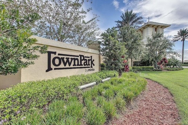 community sign featuring a lawn